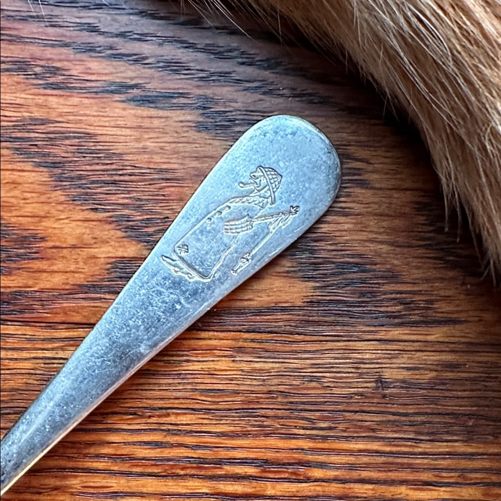 N° 9 Fishermen’s Grotto stamped, silver plated vintage teaspoon w fisherman